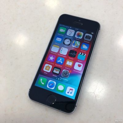 Лот: 13996304. Фото: 1. iPhone SE 32GB. Смартфоны