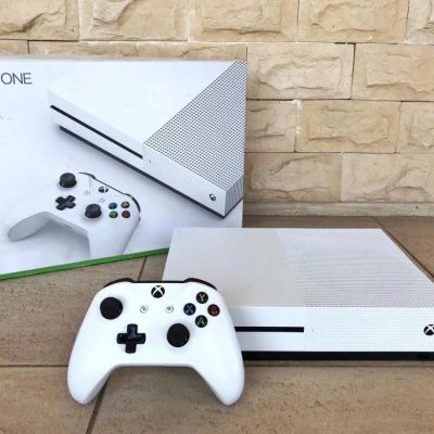 Лот: 16302456. Фото: 1. Xbox one s 500gb. Игровые приставки, консоли