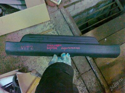 Лот: 2481260. Фото: 1. toyota vitz scp10 накладка порога... Другое (автозапчасти)