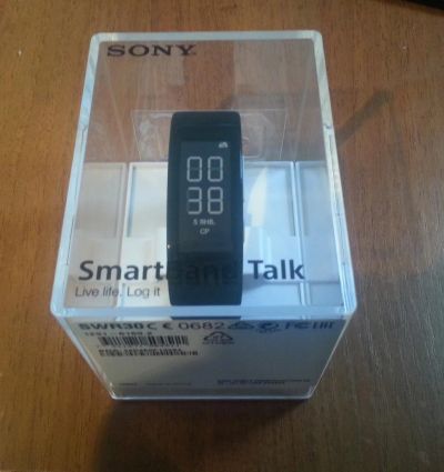 Лот: 6267039. Фото: 1. Sony Smartband Talk SWR30. Смарт-часы, фитнес-браслеты, аксессуары