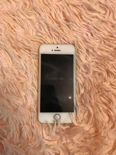 Лот: 10755900. Фото: 1. Iphone 5s gold 16gb. Смартфоны