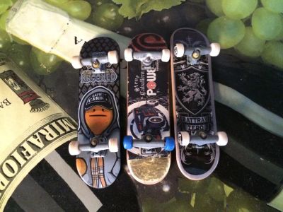 Лот: 7501833. Фото: 1. 3 Fingerboards + Самодельные трассы. Другое (игрушки)