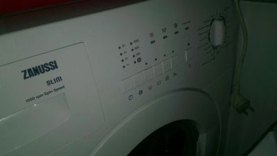 Лот: 3320641. Фото: 1. Стиральная машинка автомат узкая... Стиральные машины