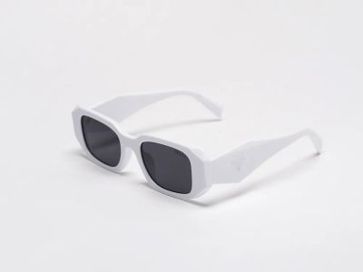 Лот: 24977755. Фото: 1. Очки Prada. Очки солнцезащитные