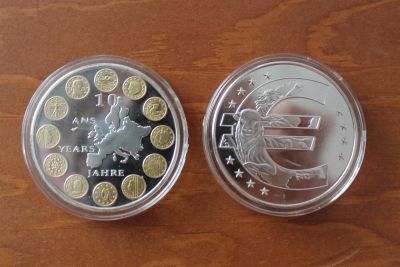 Лот: 3722844. Фото: 1. Памятная монета "10 лет валюте... Европа
