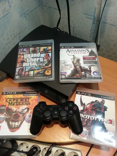Лот: 3605475. Фото: 1. Playstation 3, почти новая + 4... Игровые приставки, консоли