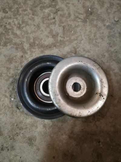 Лот: 9086104. Фото: 1. Ролики натяжной и паразитный Mazda... Двигатель и элементы двигателя
