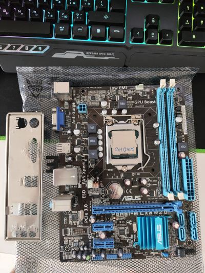 Лот: 21738696. Фото: 1. Asus H61M LX3 R2.0. Материнские платы