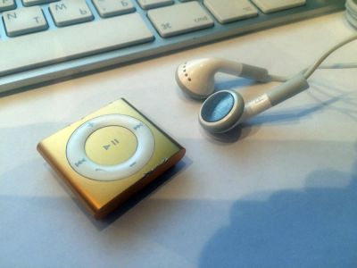 Лот: 2072844. Фото: 1. mp3 плеер Apple iPod Shuffle 4gen... Плееры