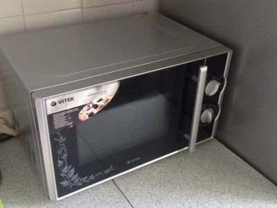 Лот: 8271526. Фото: 1. Микроволновая печь Vitek VT-1692... Микроволновки, мини-печи