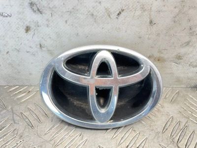 Лот: 25513107. Фото: 1. эмблема toyota Corolla ZZE120. Двигатель и элементы двигателя