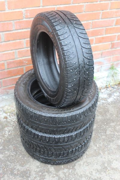 Лот: 25769161. Фото: 1. Шины зимние Bridgestone Ice Cruiser... Шины