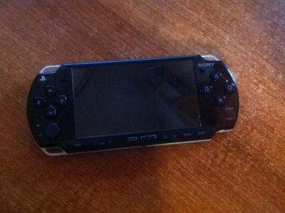 Лот: 9866389. Фото: 1. PSP 1008 прошита с игрой и картой... Игровые приставки, консоли