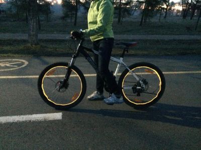 Лот: 4095036. Фото: 1. Неоновая подсветка колес велосипеда. Аксессуары