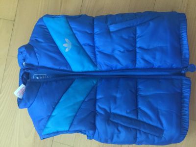 Лот: 5540111. Фото: 1. Жилетка Adidas в идеальном состоянии... Верхняя одежда