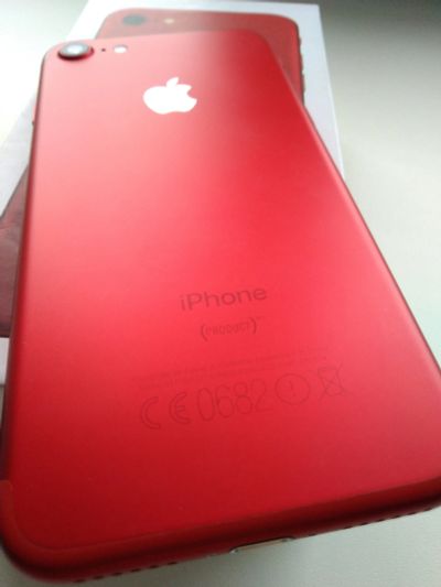 Лот: 18408884. Фото: 1. IPhone 7 red. Смартфоны