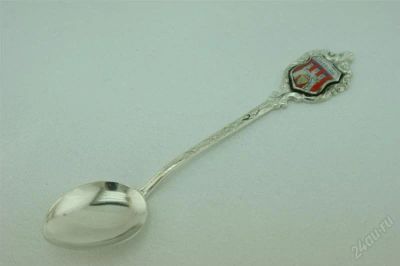 Лот: 2127333. Фото: 1. Посеребряная ложечка с гербом... Столовые приборы, ножи