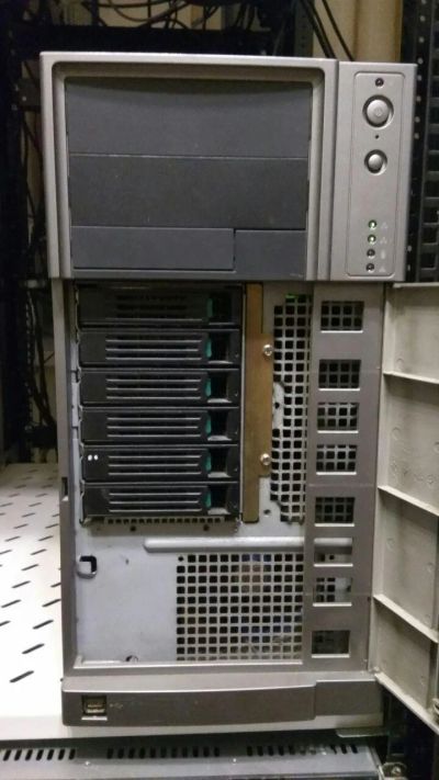 Лот: 12278635. Фото: 1. Cервер Intel SC5650BRP+корзина... Серверы Tower