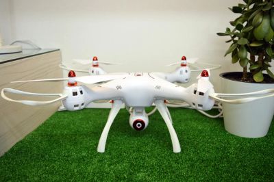 Лот: 8498265. Фото: 1. Syma X8SW квадрокоптер с камерой... Квадрокоптеры
