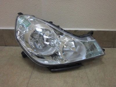 Лот: 6303568. Фото: 1. Фара правая nissan wingroad (2005-... Оптика и освещение