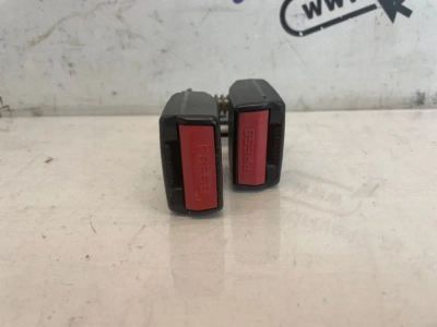 Лот: 24627599. Фото: 1. замок ремня безопасности Renault... Двигатель и элементы двигателя