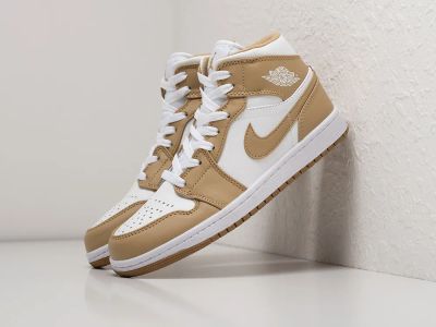 Лот: 19995427. Фото: 1. Кроссовки Nike Air Jordan 1 Mid. Кеды, кроссовки, слипоны