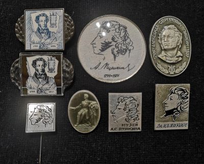 Лот: 21673289. Фото: 1. Лот значков 8 шт. СССР посвящённых... Сувенирные