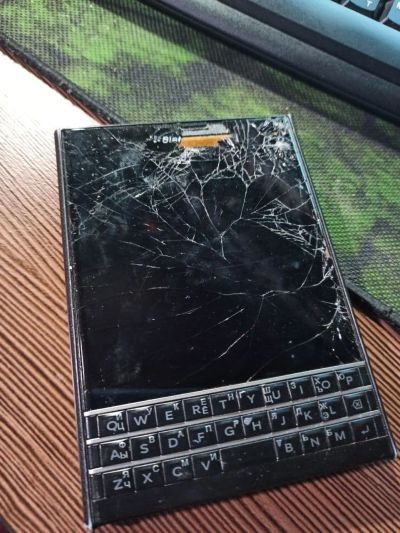 Лот: 16995601. Фото: 1. Смартфон Blackberry Passport на... Смартфоны
