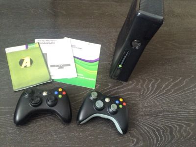 Лот: 5156184. Фото: 1. Хbox 360 + два джостика. Игровые приставки, консоли