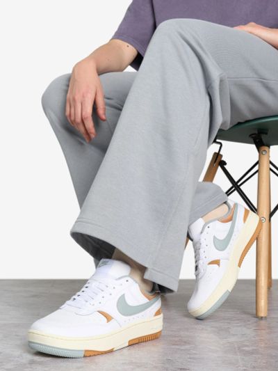 Лот: 24682376. Фото: 1. Кеды женские Nike Gamma Force... Другое (одежда, обувь, галантерея)