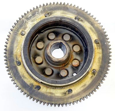 Лот: 21369613. Фото: 1. Маховик Б/У SUZUKI DF60 / DF70... Запчасти для лодок, катеров, лодочных моторов