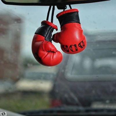 Лот: 8488125. Фото: 1. Брелок боксерские перчатки в машину. Детали тюнинга