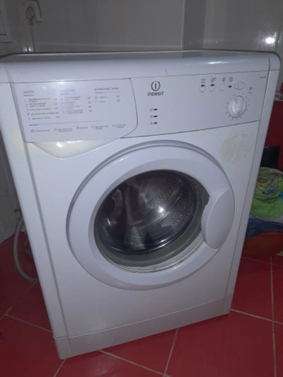 Лот: 24691791. Фото: 1. Стиральная машина indesit wisn80. Стиральные машины