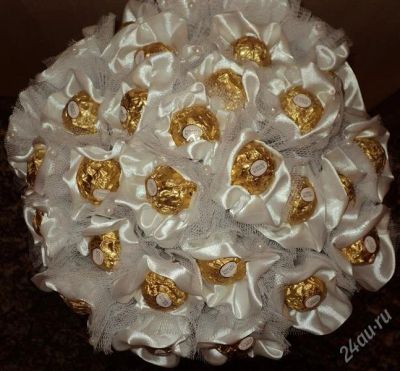 Лот: 985730. Фото: 1. Букет из конфет "Ferrero". Сувенирные мелочи