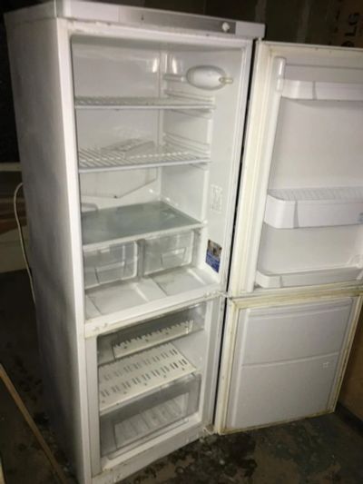 Лот: 10535951. Фото: 1. Б/у холодильник indesit рабочий... Холодильники, морозильные камеры