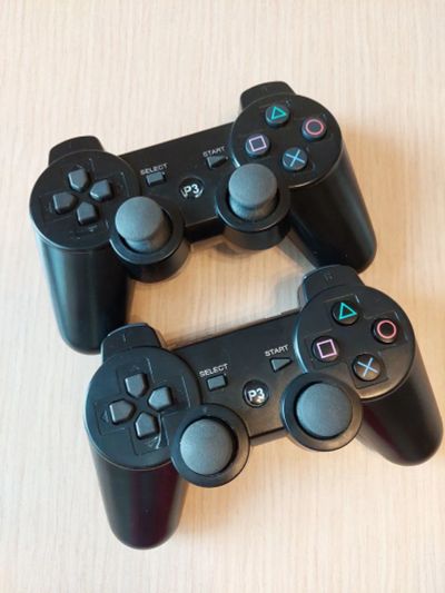 Лот: 23717542. Фото: 1. Два джойстика DualShock для Sony... Рули, джойстики