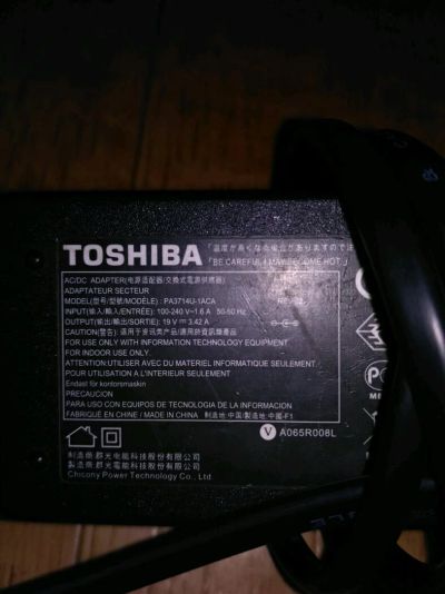 Лот: 11008315. Фото: 1. Блок питания Toshiba 19V-3,42A. Зарядные устройства