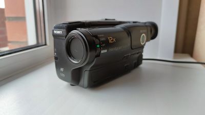 Лот: 18890102. Фото: 1. Кассетная видеокамера Sony CCD-TR380E... Видеокамеры
