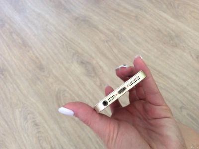 Лот: 13532485. Фото: 1. iPhone se gold. Смартфоны