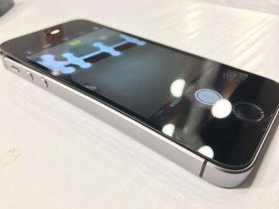Лот: 8706932. Фото: 1. iPhone 5 se 64gb black РСТ. Смартфоны