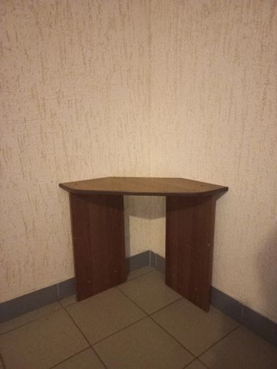 Лот: 22028670. Фото: 1. Угловая полка для цветка. Подставки и полки для цветов