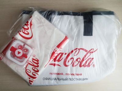 Лот: 15518887. Фото: 1. Лот Coca-cola термосумка + скатерть... Подарки на 23 февраля