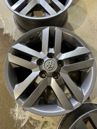 Лот: 25192894. Фото: 1. Литые диски r17 toyota rav4 оригинальные. Диски