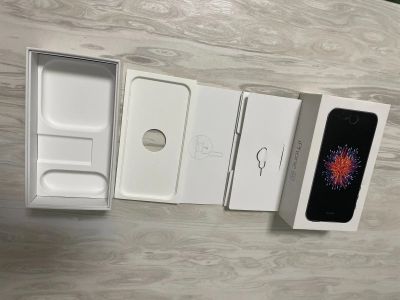 Лот: 17996580. Фото: 1. Iphone se. Смартфоны