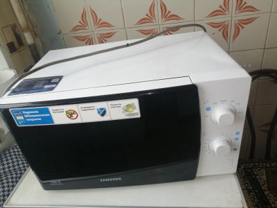 Лот: 18831292. Фото: 1. Микроволновка Samsung ME711KR. Микроволновки, мини-печи