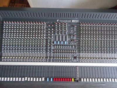 Лот: 25379786. Фото: 1. микшерный пульт Soundcraft TWO. Микшеры, предусилители, микрофонные эффекты