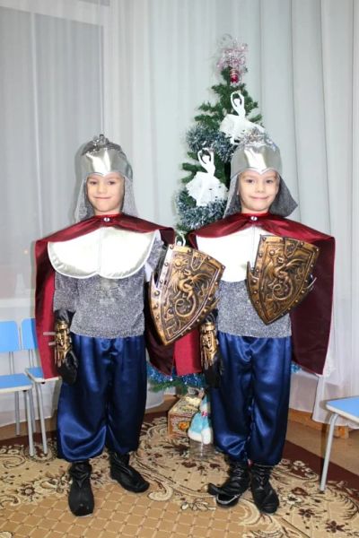 Лот: 6553801. Фото: 1. Два костюма богатыря. Детские карнавальные, праздничные костюмы