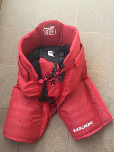 Лот: 7815702. Фото: 1. Продам шорты хоккейные BAUER красные. Защита тела