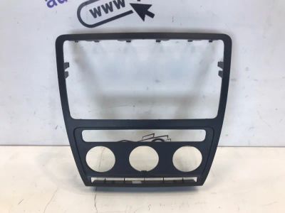 Лот: 21708099. Фото: 1. рамка магнитолы Skoda Octavia... Кузов