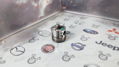 Лот: 23589329. Фото: 1. Поршень Audi A6 AFB 059107066E. Двигатель и элементы двигателя
